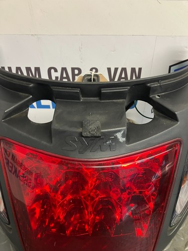 SYM VOYAGER SCOOTER 250 (2011) - REAR LIGHT - Picture 4 of 5