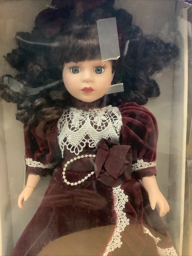 CAMELLIA GARDEN COLLECTION PORCELAIN DOLL 1997 LIMITED COLLECTOR'S EDITION 71597 - Picture 2 of 3