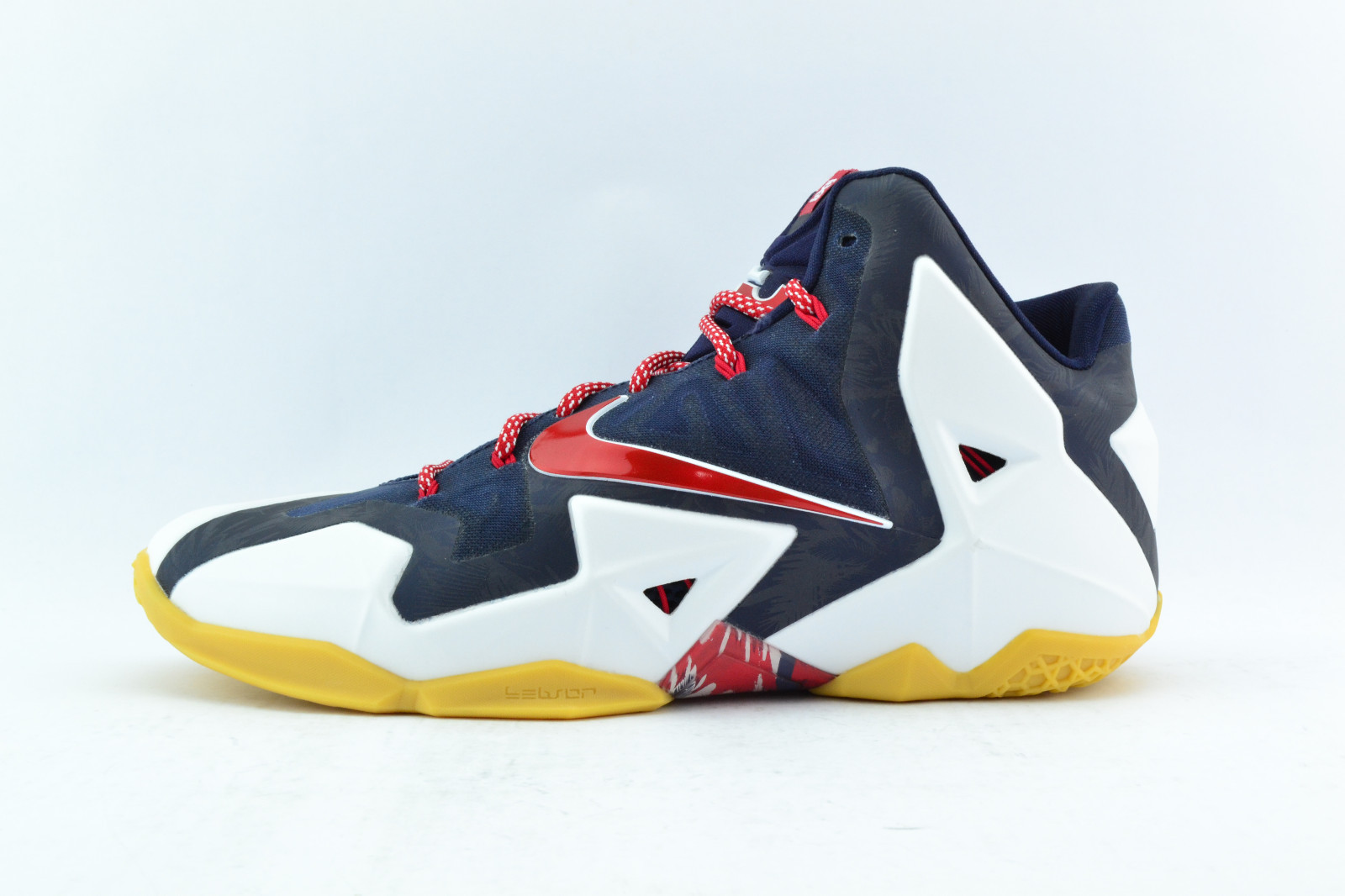 nike « lebron xi indépendance jour blanc taille 9 2014 « nike rouge de l'université 616175 164 64855d nike « lebron xi indépendance jour blanc taille 9 2014 « nike rouge de l'université 616175 164 64855d
