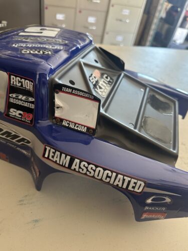 TEAM ASSOCIATED RC10 RTR SHORT COURSE BOD {PLEASE 👀 @ PIC’S SOME IMPERFECTIONS} - Picture 5 of 8