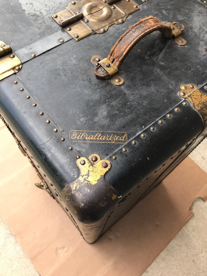 1900s ANTIQUE GIBRALTARIZED STEAMER TRUNK WARDROBE TRUNK CUSHION TOP HARTMANN - Image 3 of 4