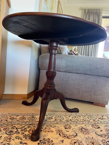 Antique mahogany wood tilt-top table - Picture 5 of 11