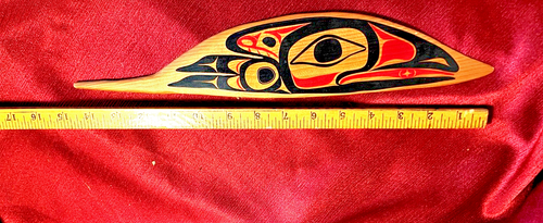 NORTHWEST COAST INDIAN CARVED WOOD MINI PADDLE SOUVENIER RAVEN "MJ" SIGNED - Picture 2 of 4
