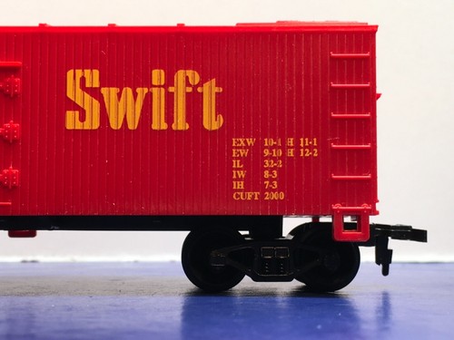 HO Scale “Swift Refrigerator Lines” 40' Reefer Box Car / SRLX 6714 #4 - Picture 4 of 12