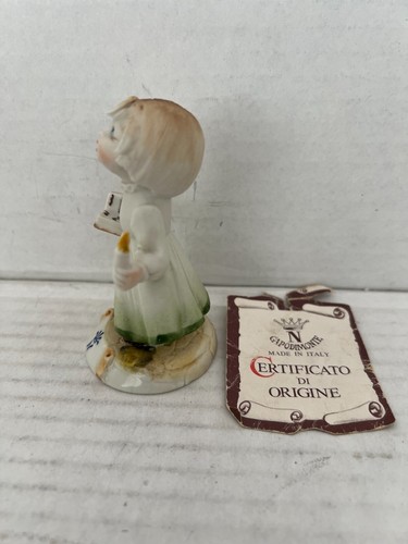 CAPODIMONTE Bambina che canta e tiene Bibbia e candela G Pezzato - Foto 2 di 8