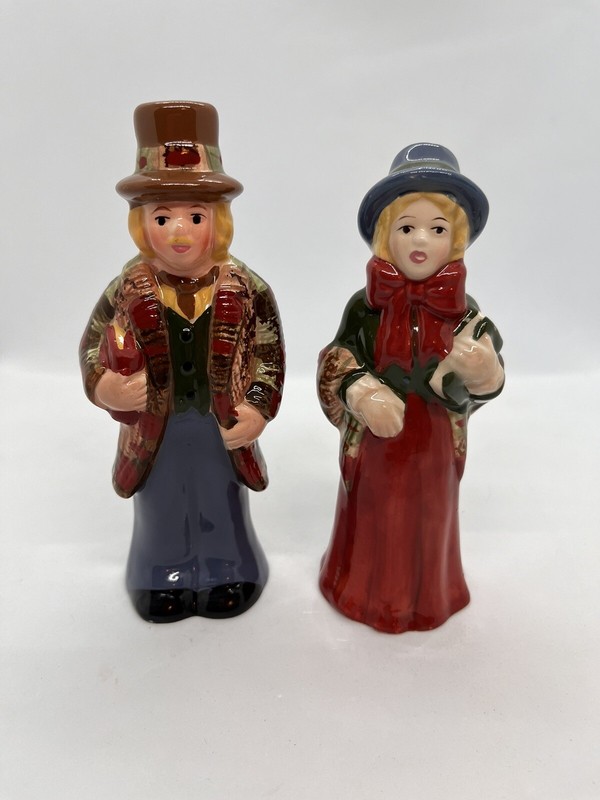Christmas Salt & Pepper Shakers Carolers Choir Couple Christmas Singers