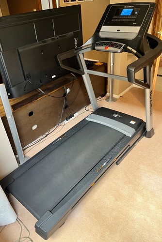 NordicTrack T7.0S Treadmill – Excellent Condition, Barely Used.