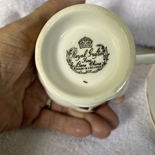 Royal Grafton porcelana de hueso fino taza de té y platillo conjunto Inglaterra rojo amarillo vintage - Imagen 6 de 12