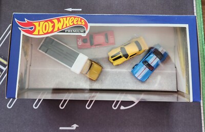 Set Hot Wheels Premium Pony Wars - Dodge Mustang Camaro, Auto In Metallo Pressofuso Scala 1/64