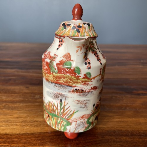 Vintage lebendige handbemalte Szene mit Geisha Figuren im japanischen Garten Teekanne - Bild 7 von 10