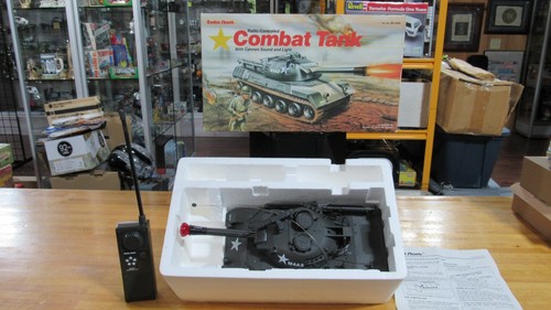 NOS RADIO SHACK COMBAT TANK W/ LIGHTS AND SOUND - MINT IN BOX  60-4040 QIK FR SH - Picture 1 of 13