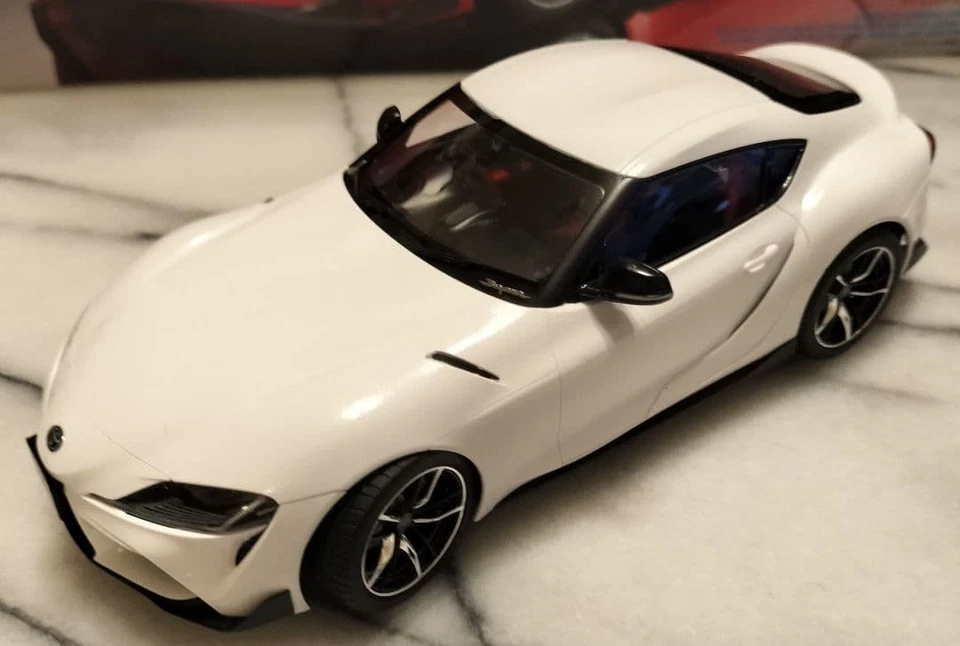 Kit completo Tamiya 1/24 Toyota GR Supra modellino auto in plastica bianco puro - Immagine 2 di 4