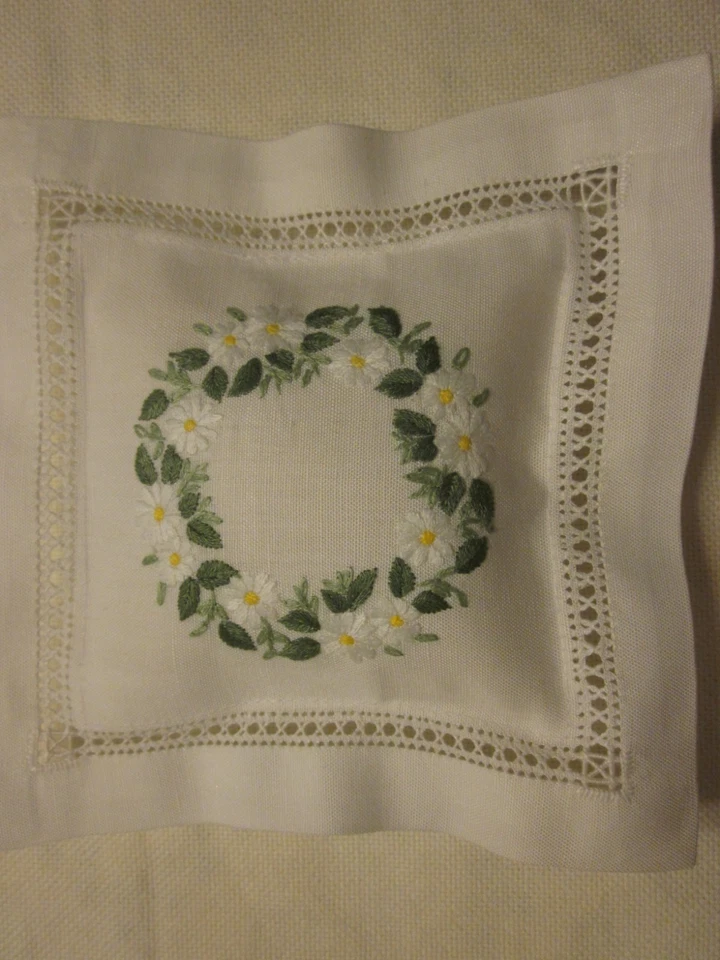 DEKO Duftkissen 4er-set Pack , Handarbeiten Bestickt in 10 Designe. - Image 3 of 4