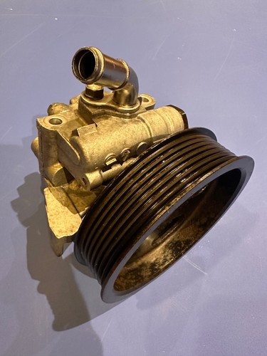 ****Genuine Land Rover Defender Power Steering Pump LR031518 / 7H12-3F816-AB**** - Picture 2 of 10