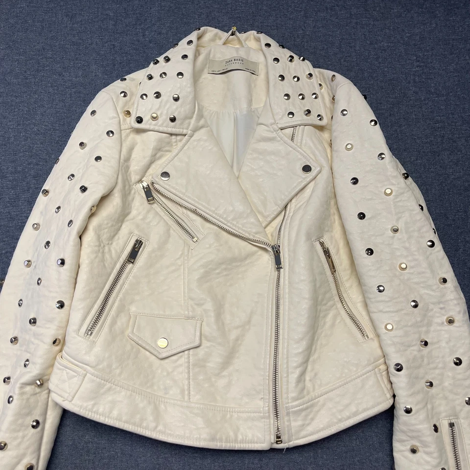 Chaqueta de moto para mujer Zara talla S blanca con tachuelas de cuero sintético prendas exteriores punk rock Foto 2 de 4