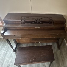 Henry F. Miller Upright Spinet Piano Walnut 88-Key 3 Pedals with Bench