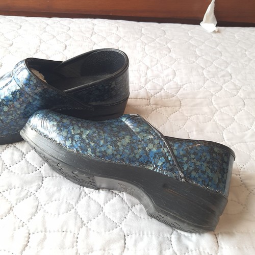 DANSKO CLOGS LACKSPRITZER BLAU & SCHWARZ TOP ZUSTAND EU 38 US 8 - Bild 3 von 9