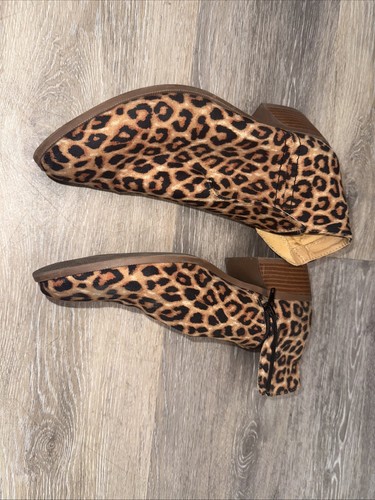 Qupid Animal Print ANkle Bootie Closed Toe Zip On Size 10 block heel - Picture 4 of 11