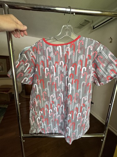 Womens Scrub Top Size L Red & White Candy Cane Pattern - Picture 5 of 5