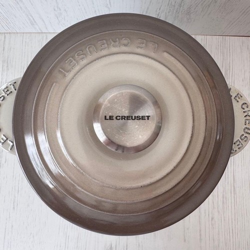 Le Creuset Cocotte Cada Arrocera Cuello Raro Nuez moscada Beige Gris 18 cm con Tapa Interior - Imagen 3 de 13
