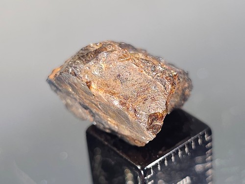 NWA 16099, Pallasit PMG, 2,59g, Meteorit poliertes Gesicht, kräftige Olivinkristalle - Bild 6 von 10