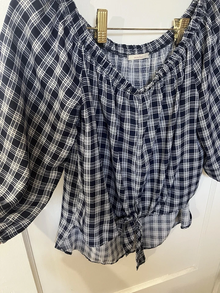 Женская блузка в синюю клетку с галстуком спереди. Средний размер - Изображение 3 из 4