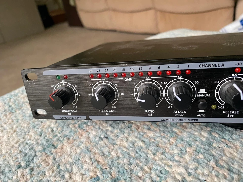 Citronic CL22 Stereo Compressor / Limiter / Gate Professional 19" Rack Mount 1U - Image 2 of 4