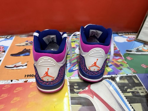 Talla 5.5 Juvenil Jordan 3 Retro Apenas Uva/Rosa Fuego 441140-500 - Imagen 5 de 14