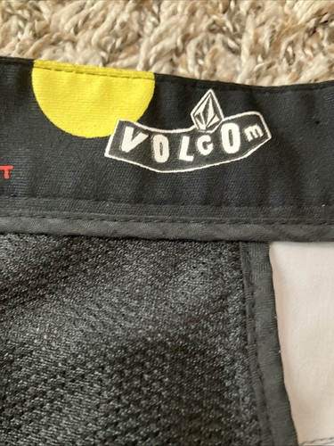Volcom Board Shorts Mens 32 Gray Red Stripes Frickin H20 Chino Flat Front Skater - Picture 7 of 15