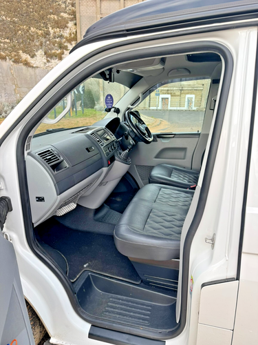 VW Transporter Campervan T5.1 - T28 Highline - Picture 10 of 18