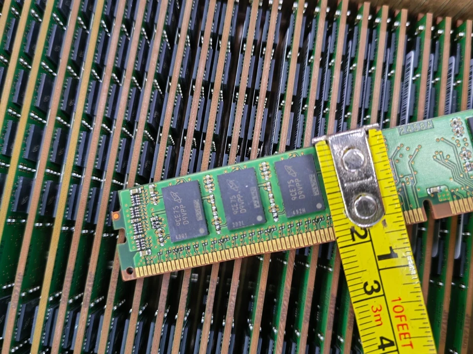 Micron 16GB DDR4 2666 VLP ECC UDIMM RAM 2Rx8 PC4-21300 MT 18ADF2G72AZ-2G6E1 288p - Image 3 of 3