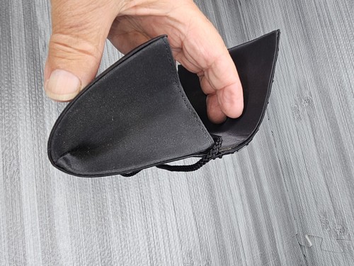 Bolso sin asas de noche La Regale negro con cuentas. Usado en excelente estado - Imagen 7 de 15