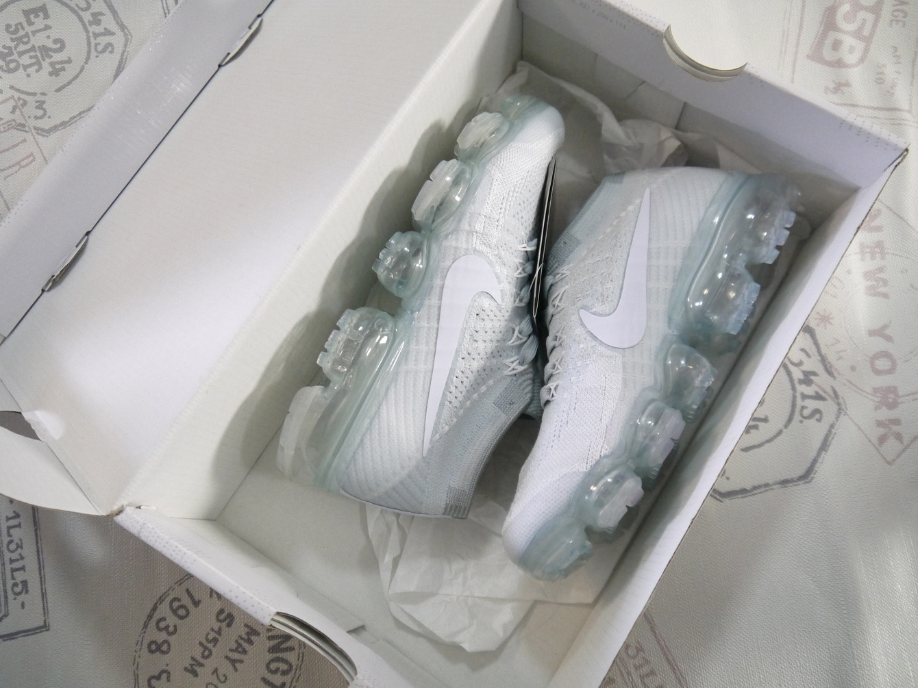Brand New DeadStock Air Vapormax Pure Platinum Women's Running Shoes Size 7.5 Brand New DeadStock Air Vapormax Pure Platinum Women's Running Shoes Size 7.5