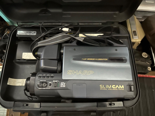 Sharp Slim Cam Camcorder Model VL-L390U Vintage Zoom I2 Hard Case Untested