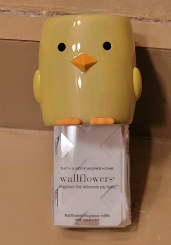 New Bath And Body Works CUTE YELLOW CHICK Wallflower Plug In  - Picture 1 of 2