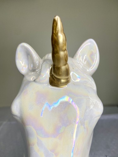 Schillerndes weißes Einhorn-Sparschwein aus Keramik - Bild 5 von 9
