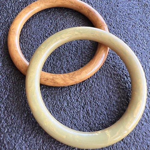 Vintage MCM Marbled Bakelite Bangle Bracelet Set Butterscotch & Pale Moss Green - Picture 7 of 11