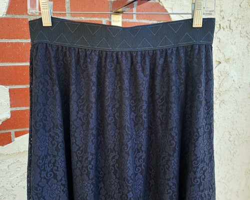 Medium NWT women LuLaRoe Lola Skirt Lace Black Midi length - Picture 2 of 12