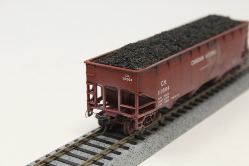 HO Stewart Triple Hopper Canadian National CN 110504 Weathered Detailed RTR - Picture 5 of 9