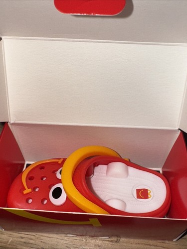 2024 - McDonald's Happy Meal - Mini Llavero Crocs - Juguete #5 - Personaje Rojo - Imagen 3 de 8