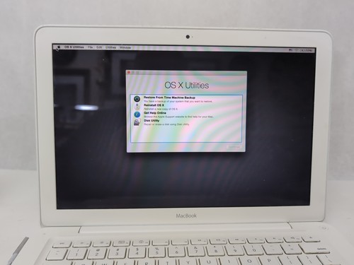 Apple MacBook 2009 A1342 13,3" Intel Core 2 Duo 2GB RAM 250GB HDD gelöscht Os
