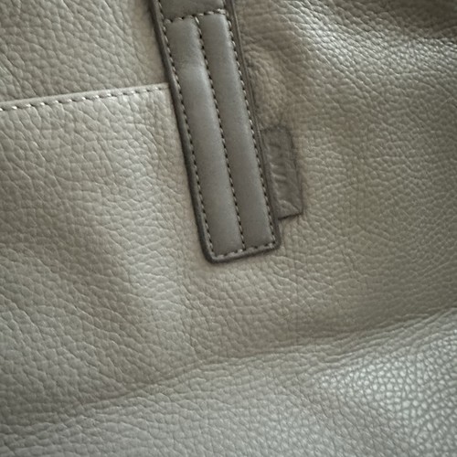 AWAY graue Leder Weekender Handgepäck Seesack mit Schultergurt einmal benutzt - Bild 7 von 8