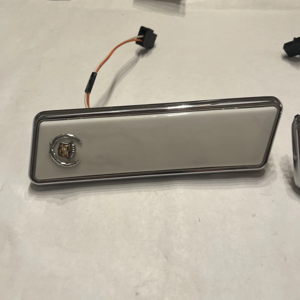 Cadillac DeVille Fleetwood 1985-1993 asiento trasero luces de ópera izquierda y derecha OEM Foto 3 de 4