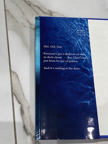 Learning Not to Drown Hardcover Novel By Anna Shinoda - Imagen 7 de 8