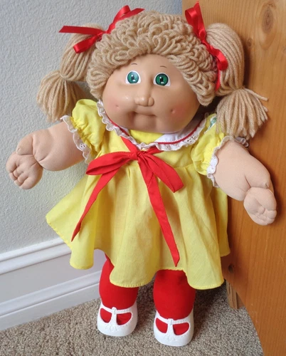 1984 CABBAGE PATCH KIDS GIRL TAN POODLE PONYS GREEN EYES DIMPLES SWING DRESS HM2