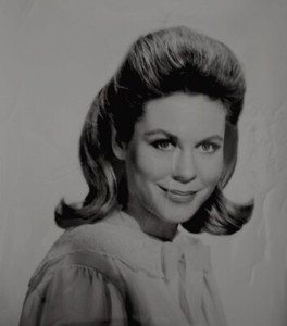 Elizabeth-Montgomery-1966-Vintage-Press-Photo-Bewitched-Halloween-Date-Stamp