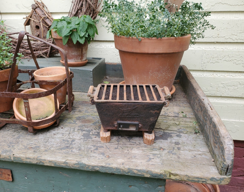 Vintage Cast Iron Hibachi Table Top BBQ 6" x 4" Japan by Woodpecter Woodware - Picture 3 of 10