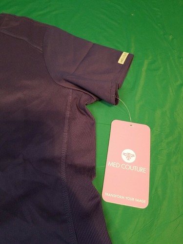 Everyday Scrub top In Size small W/Pockets NWT by Med Couture nice purple top $$ - 第 5/11 張圖片