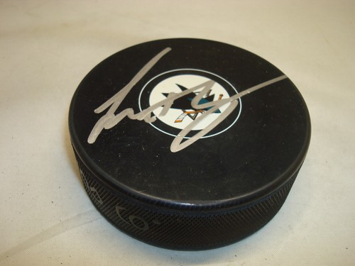Scott Gomez Signed San Jose Sharks Hockey Puck Autographed 1A - Picture 2 of 2