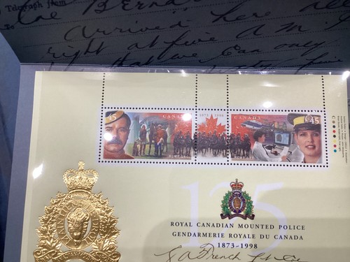 1998 Canada RCMP .9999 argento foglia d'acero prova inversa Privy & Stamp Book set - Foto 12 di 15